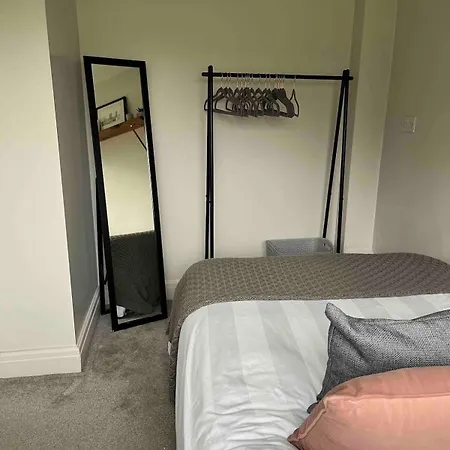 Charming 2-bed With Free Parking 10 Mins Drive To *