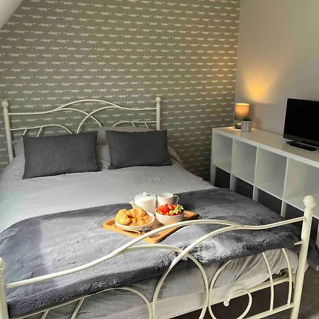 Charming 2-bed With Free Parking 10 Mins Drive To Appartement York