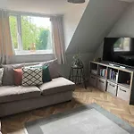 Charming 2-bed With Free Parking 10 Mins Drive To *