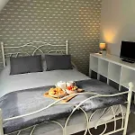Charming 2-bed With Free Parking 10 Mins Drive To Lejlighed York